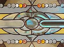Витраж из ограненных фацетов с кабюшонами